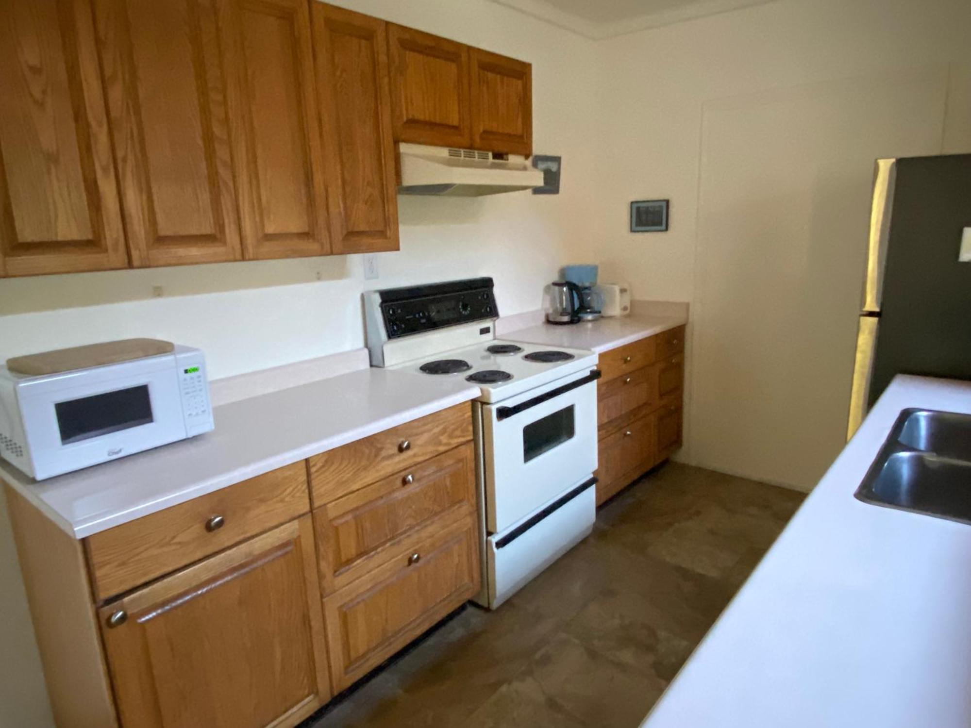 Driftwood Village Cottages Sturdies Bay Екстер'єр фото
