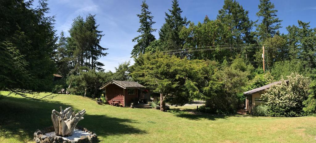 Driftwood Village Cottages Sturdies Bay Екстер'єр фото