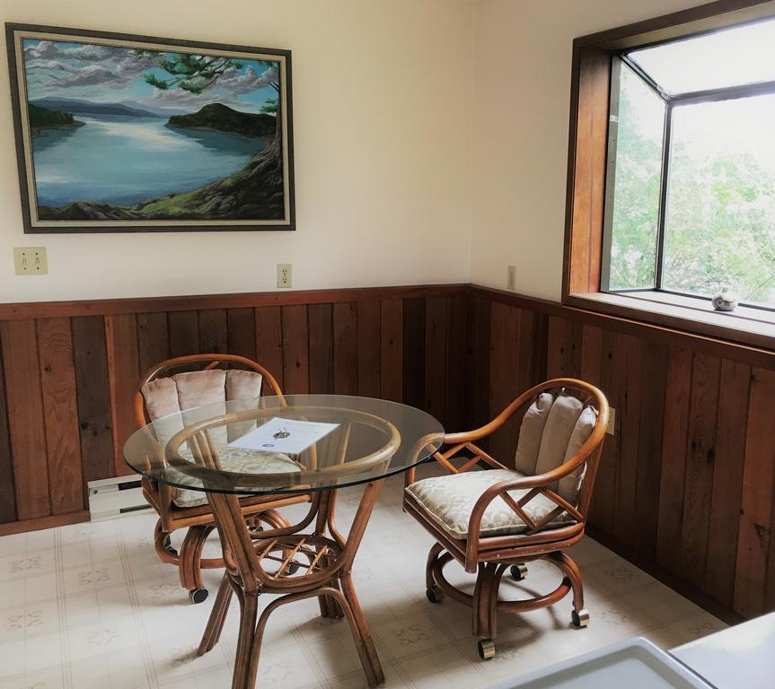 Driftwood Village Cottages Sturdies Bay Екстер'єр фото