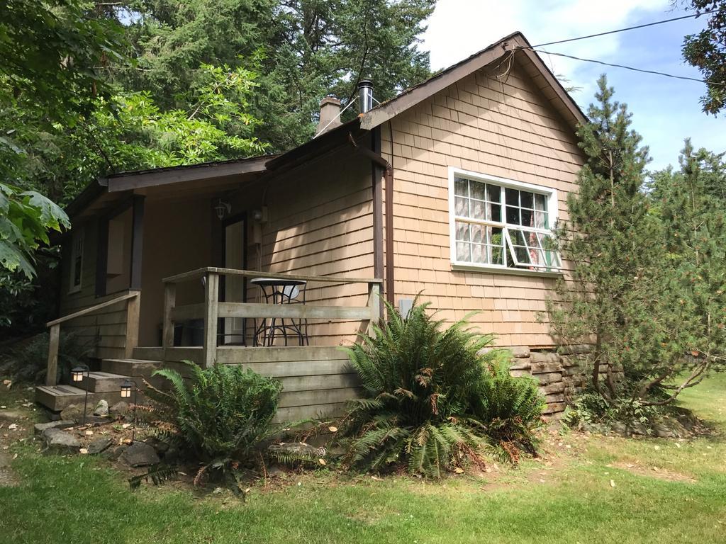 Driftwood Village Cottages Sturdies Bay Екстер'єр фото