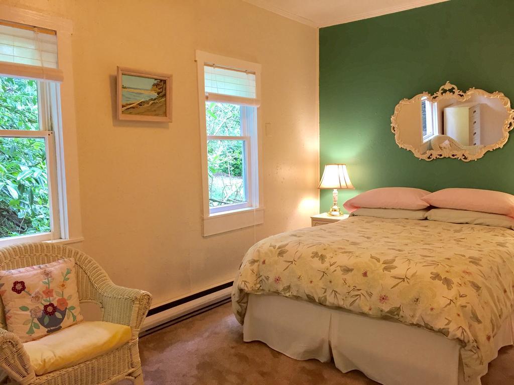 Driftwood Village Cottages Sturdies Bay Екстер'єр фото