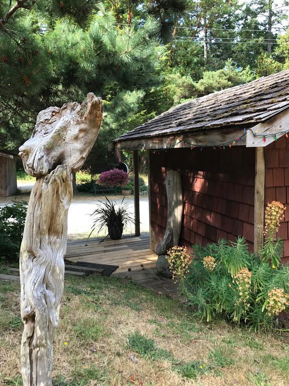 Driftwood Village Cottages Sturdies Bay Екстер'єр фото