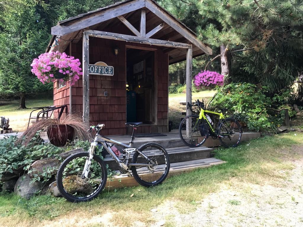 Driftwood Village Cottages Sturdies Bay Екстер'єр фото
