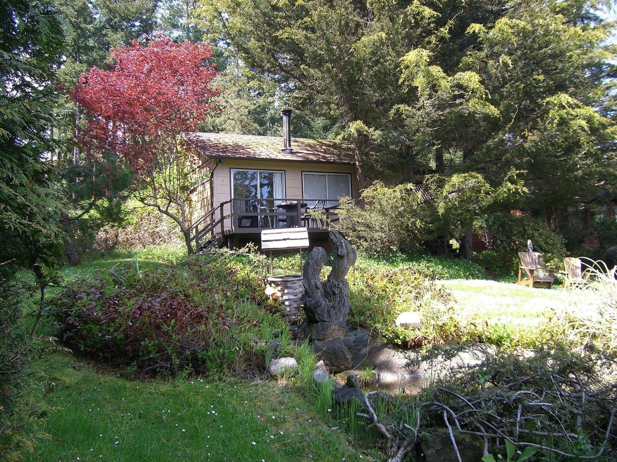 Driftwood Village Cottages Sturdies Bay Екстер'єр фото