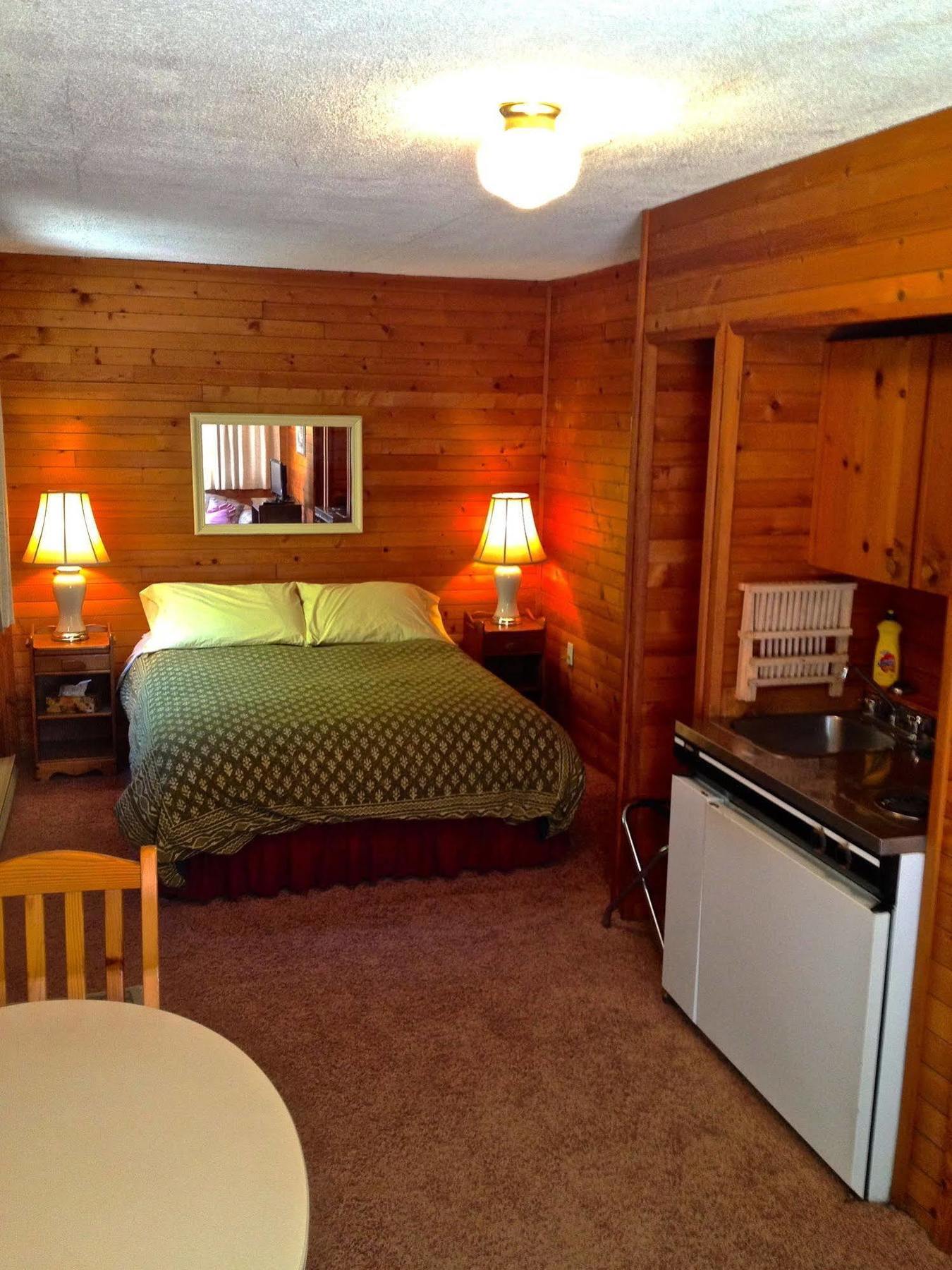 Driftwood Village Cottages Sturdies Bay Екстер'єр фото