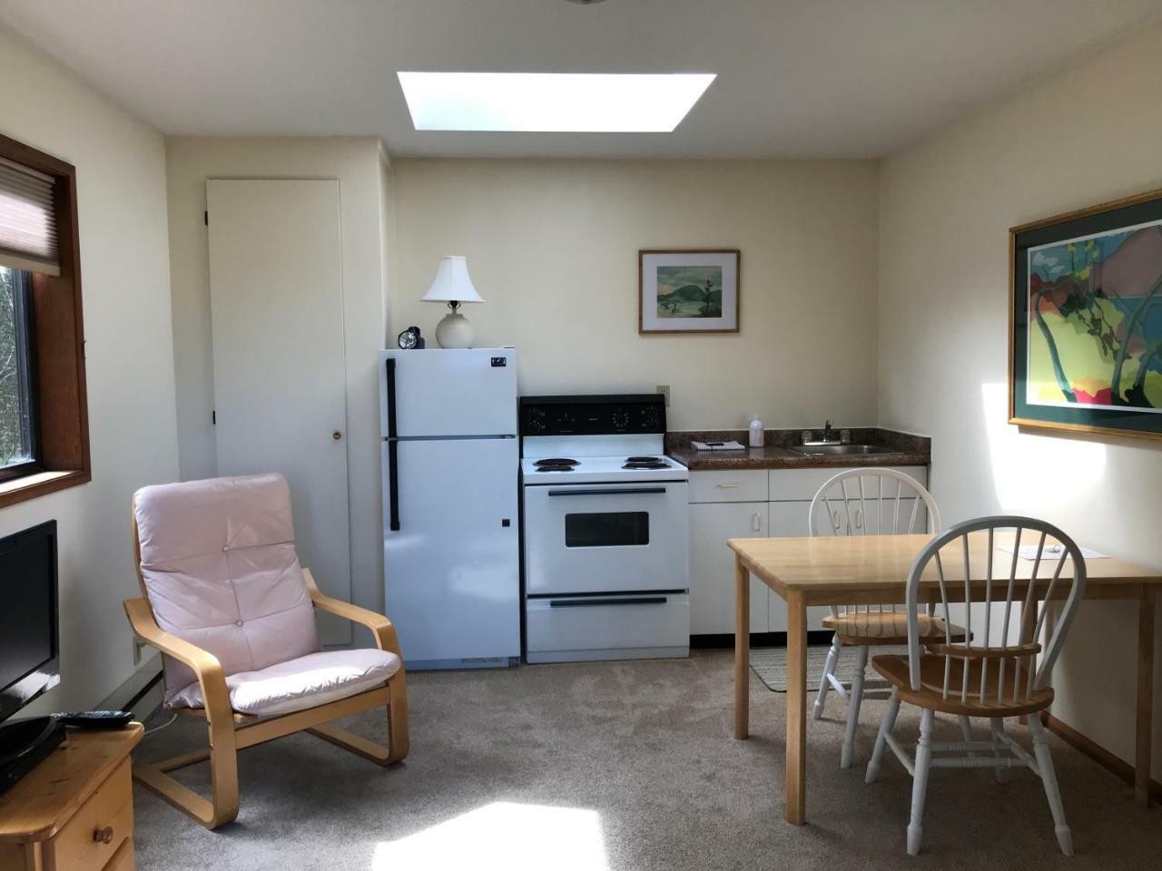 Driftwood Village Cottages Sturdies Bay Екстер'єр фото