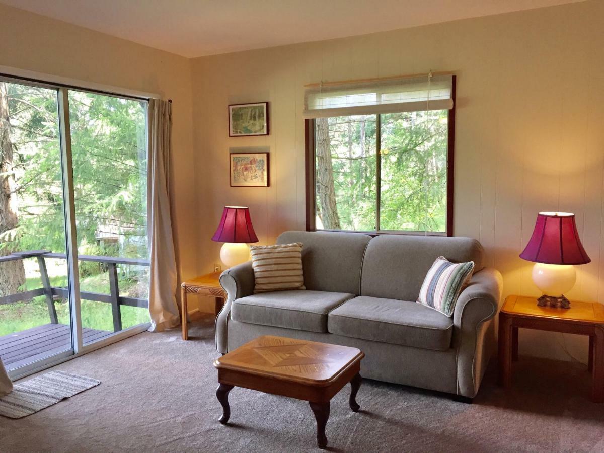Driftwood Village Cottages Sturdies Bay Екстер'єр фото